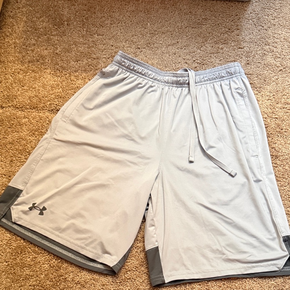 Under Armour Men's Light Gray Athletic Shorts